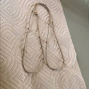 Sophisticated Gold Necklace with Pearl Details